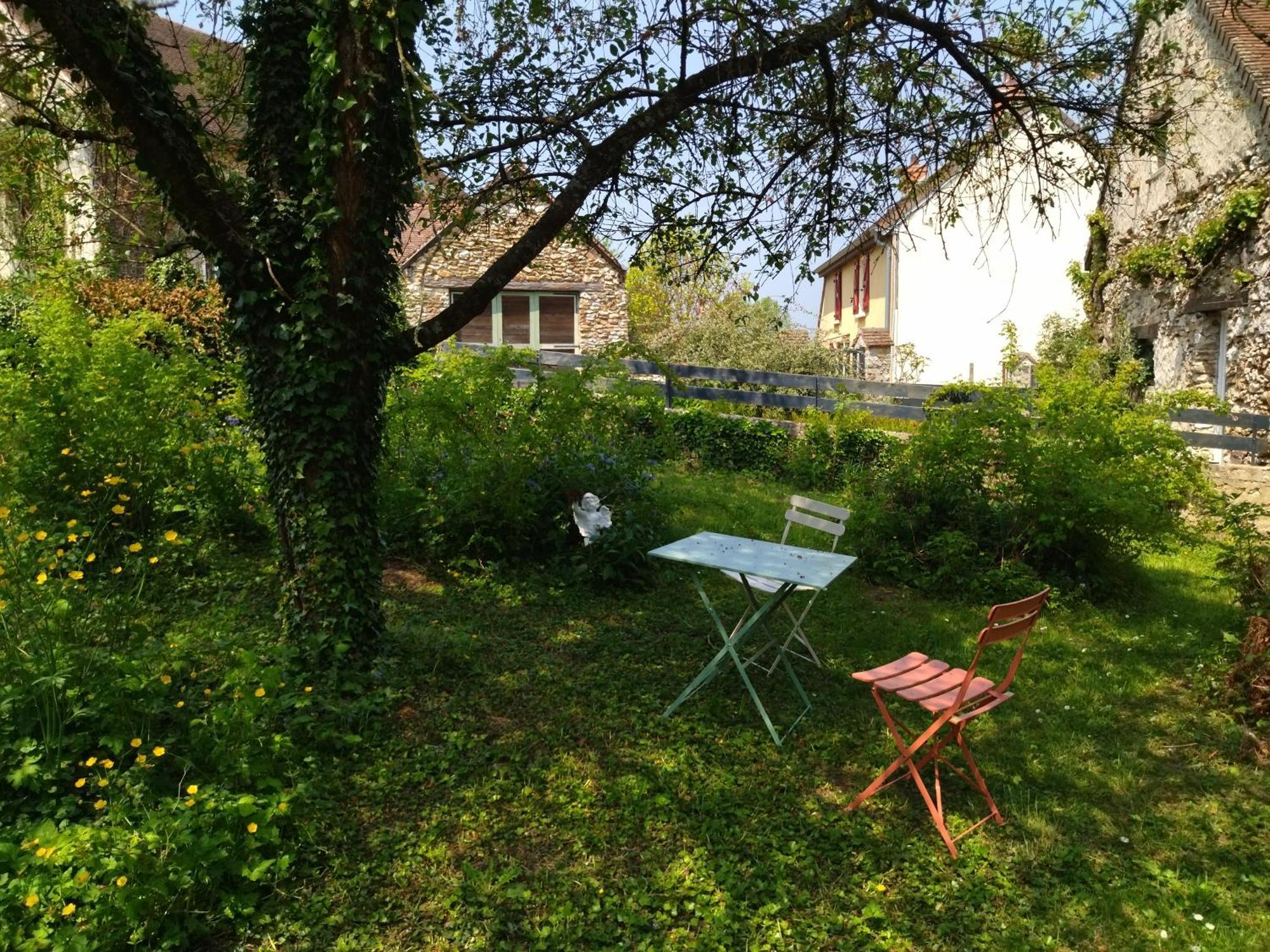 De La Pierre Bleue, Maison A La Campagne